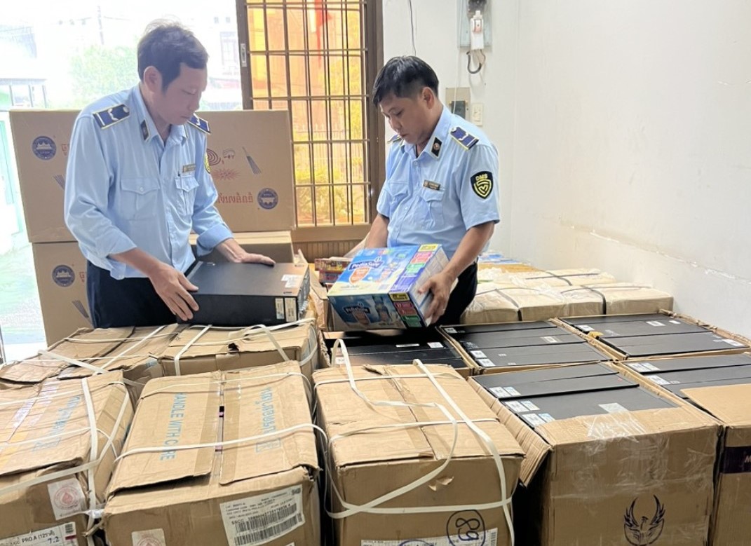 Phát hiện lô hàng có dấu hiệu nhập lậu giá trị hơn 200 triệu đồng tại Kiên Giang